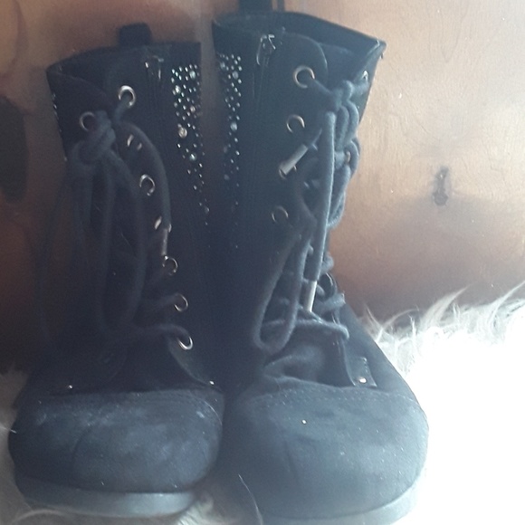 shoes - Picture 2 of 2